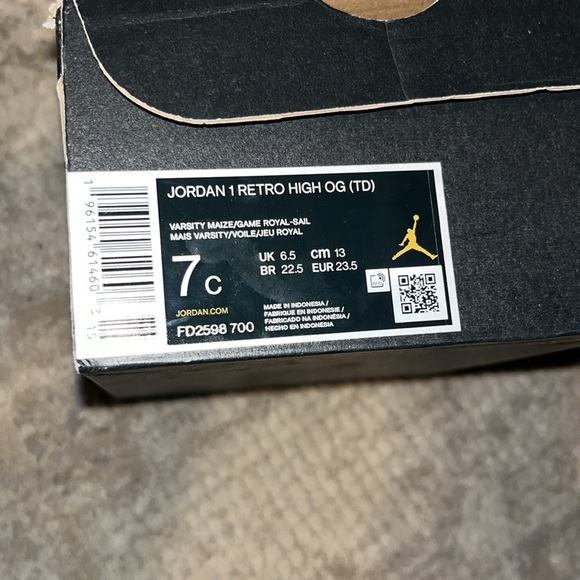 Jordan 1 Retro High OG - Picture 5 of 5